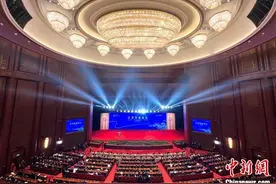 荣氏家族后人荣智健江苏叙乡情话商机图片