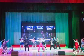 青岛加煌中加学校举办八周年校庆典礼暨第七届教育教学成果展图片