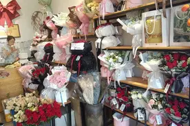 “520”“521”网络情人节来临，花束价格普涨，鲜花预订火爆图片