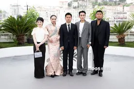 《河边的错误》戛纳首映 朱一龙全程微笑自信松弛图片