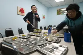 新华全媒+ | 我的左脚是“板凳”图片