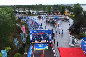 2023年兖州半程马拉松鸣枪开跑图片