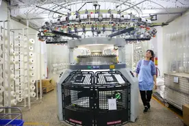 坚持推动传统产业转型升级 | 评论员观察图片