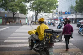 外卖骑手配送投保平台之外订单时意外身亡，保险公司可免赔么？最高法：不能免赔图片