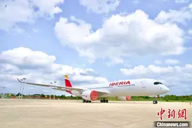 海南自贸港完成国内首单A350机型飞机整机喷涂业务图片