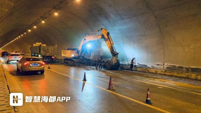 福州一隧道内发生交通事故！