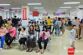 周末不打烊！海口警方为中小学生开通办证“绿色通道”图片