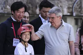 从代步工具到市运会冠军，上海滑板女孩获巴赫主席鼓励图片