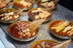 上海摆摊正流行？网红马路卖草莓被劝阻，哪里可以摆？多区回复→图片