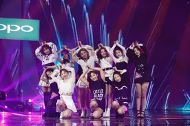 女团辣妹穿搭成潮流，码农专属的优衣库也凑热闹了？图片