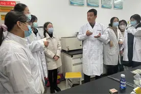 动物医生王雪飞：望闻问切医牛马图片