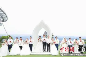 21对“神仙眷侣”齐聚神仙居 弘扬文明婚俗新风尚图片