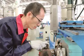 全国技术能手李松树：从“门外汉”到“线缆制造专家”图片