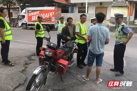 临武县水东镇：人大代表助力道路交通安全劝导 推动文明出行图片
