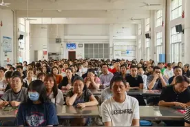 双向奔赴 共育花开|一场走心的家长会图片