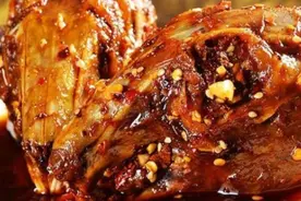 30秒｜又涨了？记者走访发现成都兔头卖到18元/个，景区甚至20元/个图片