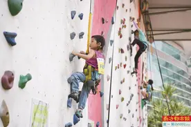 攀岩者 3龄童图片