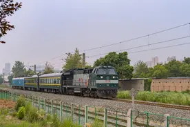 头顶长“蘑菇”的火车，你见过吗？图片