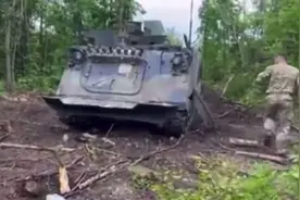 俄军缴获攻入本土的美制装甲车 美方回应：质疑图片