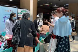 频繁洗脸、去角质，女子惨变“关公脸”，专家提醒：别让护肤变“毁肤”图片