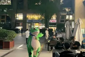 “全网都在偶遇的网红青蛙”落网？官方这样回应图片