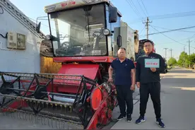 跨区收小麦，上阵父子兵！莱西市集结百余农机手出征河南安徽图片