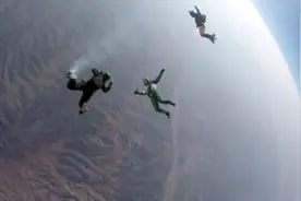 穿越云层会是什么感觉？湿透、冻僵甚至失去知觉……图片