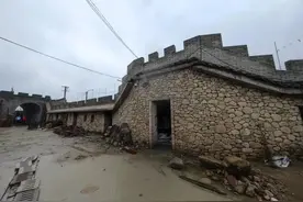 一村民投入100多万元，建“长城”图片