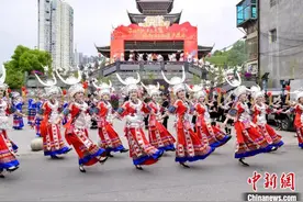 湖南绥宁苗族“四月八姑娘节”启幕 共享苗族姑娘文化盛宴图片