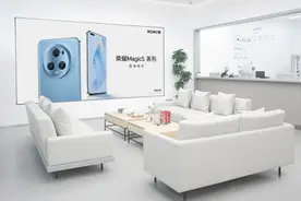 不薅血亏！荣耀手机推出免费贴膜活动 换屏最低打3折图片