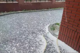 石景山、门头沟下起“冰雹雨”，为何最近北京雷雨多发？图片