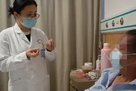 被它缠上了！福州男子半张脸剧痛难忍！图片