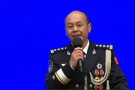 交警黄远波：让“死亡线”变成“平安道”图片