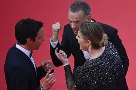 汤姆·汉克斯夫妇戛纳走红毯太慢被驱赶，影帝怒目挥拳？回应：误会图片