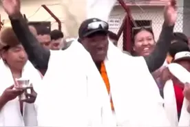 30秒｜尼泊尔男子28次登顶珠峰创造纪录图片