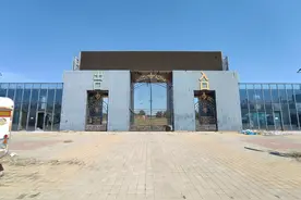 荷塘成了杂草坑，维修六年仍未完工……这些荒废的公园何日重开？图片