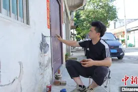 中越边城广西龙州“彩绘文化墙” 绘出城市文明好风景图片