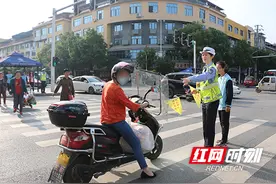 祁阳：文明交通平安“童”行 小小劝导员上岗啦图片