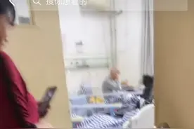 湖北潜江暴雨致一家医院住院部1楼被淹 目前正在排水中图片