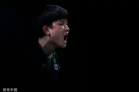 张本智和2-4不敌梁靖崑无缘男单四强，三线作战皆败于国乒图片