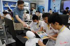 北京二中举行“人工智能课程开发与应用”现场会图片