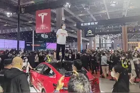 特斯拉车顶维权女车主回应败诉：将上诉，未曾提过赔偿数额图片