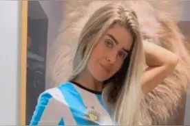 这也？太阳报：一球迷花35万人民币让成人女星穿梅西球衣摆弄姿势图片