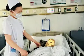 医路呵护，107岁老人康复出院图片