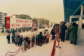 回望30年前的今天，上海地铁1号线开通图片