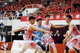 大学生篮球联赛八强战，“北体大田径队”靠防守赢得先机图片