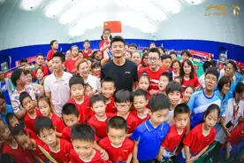 世界冠军谌龙：希望羽毛球能陪伴小朋友们快乐成长图片