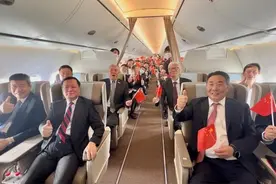 国产大飞机C919商业首航成功，首排乘客是这四位图片