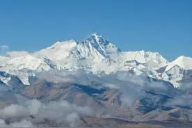 人类登顶珠峰70年，“因为它就在那里”图片