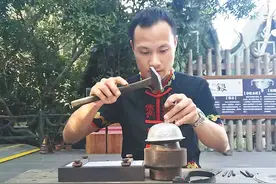 海南周刊 | 海南民间银器制作技艺：匠心巧手生银花图片
